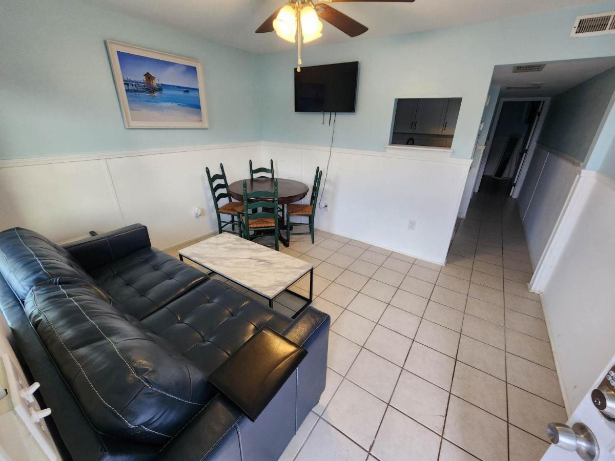 מירטל ביץ' 125 Atlantic Avenue Unit E - Pet Friendly! Walk To The Beach And Pier!1Br -1Ba - Sleeps 2-4 Guests! מראה חיצוני תמונה