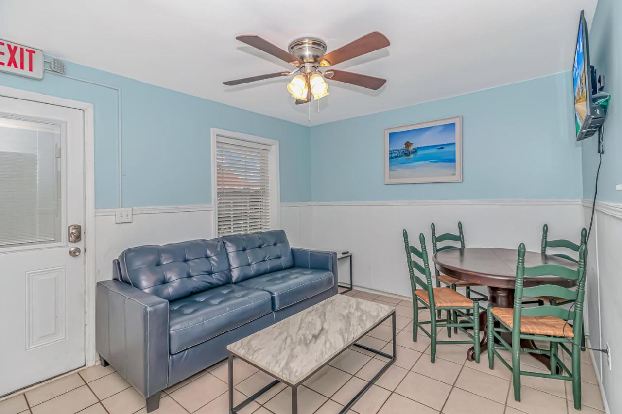 מירטל ביץ' 125 Atlantic Avenue Unit E - Pet Friendly! Walk To The Beach And Pier!1Br -1Ba - Sleeps 2-4 Guests! מראה חיצוני תמונה