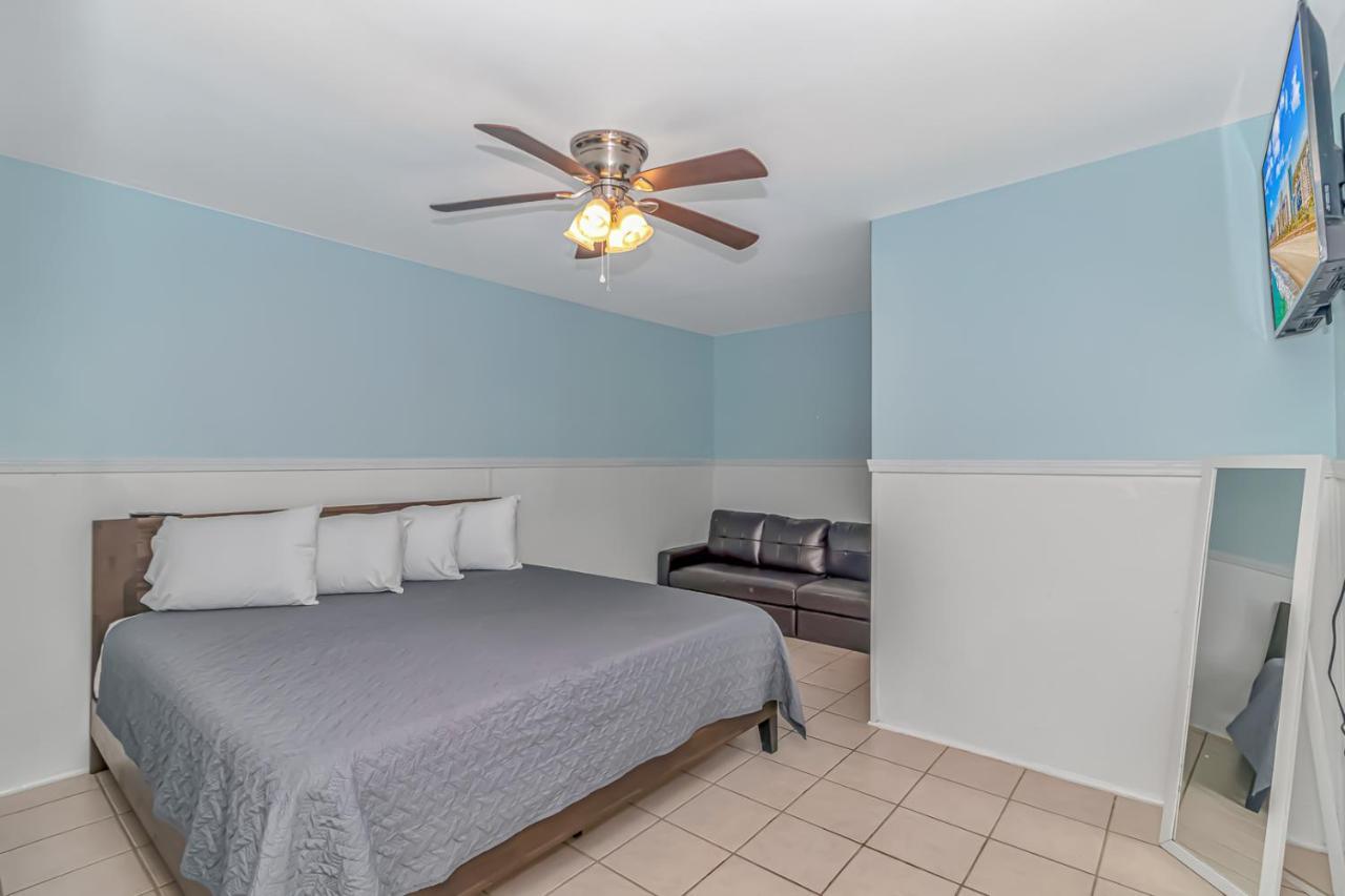מירטל ביץ' 125 Atlantic Avenue Unit E - Pet Friendly! Walk To The Beach And Pier!1Br -1Ba - Sleeps 2-4 Guests! מראה חיצוני תמונה